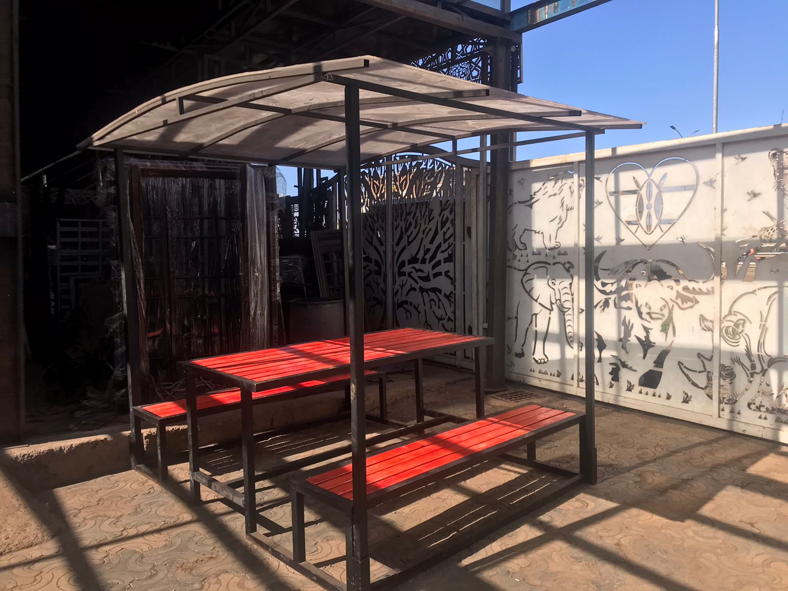 Structural steel frame construction for a multi-storey building